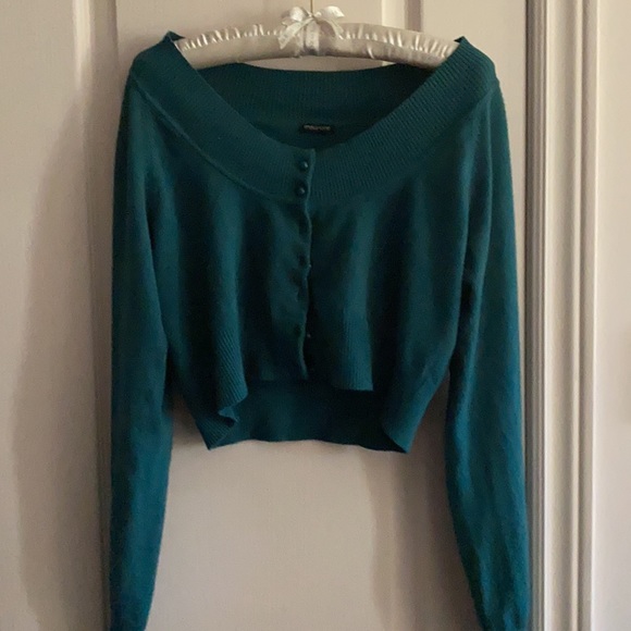 Crop style sweater - Picture 3 of 3